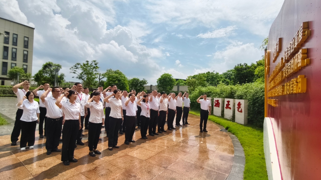 集团党委开展“重温习近平总书记重要讲话 扬清风正气创清廉玉柴”主题党日暨实地廉政教育——黄志荣